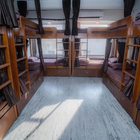 Pearl Courtyard Dormitory Варанаси Екстериор снимка