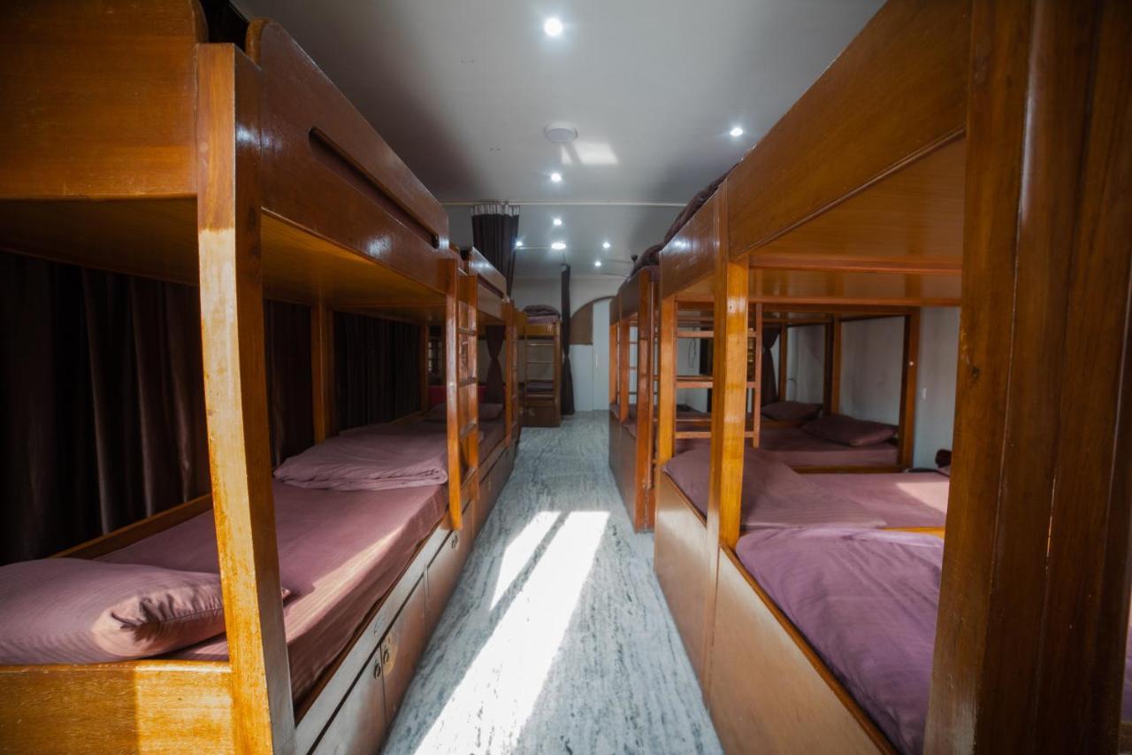Pearl Courtyard Dormitory Варанаси Екстериор снимка