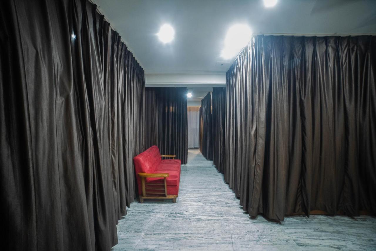 Pearl Courtyard Dormitory Варанаси Екстериор снимка