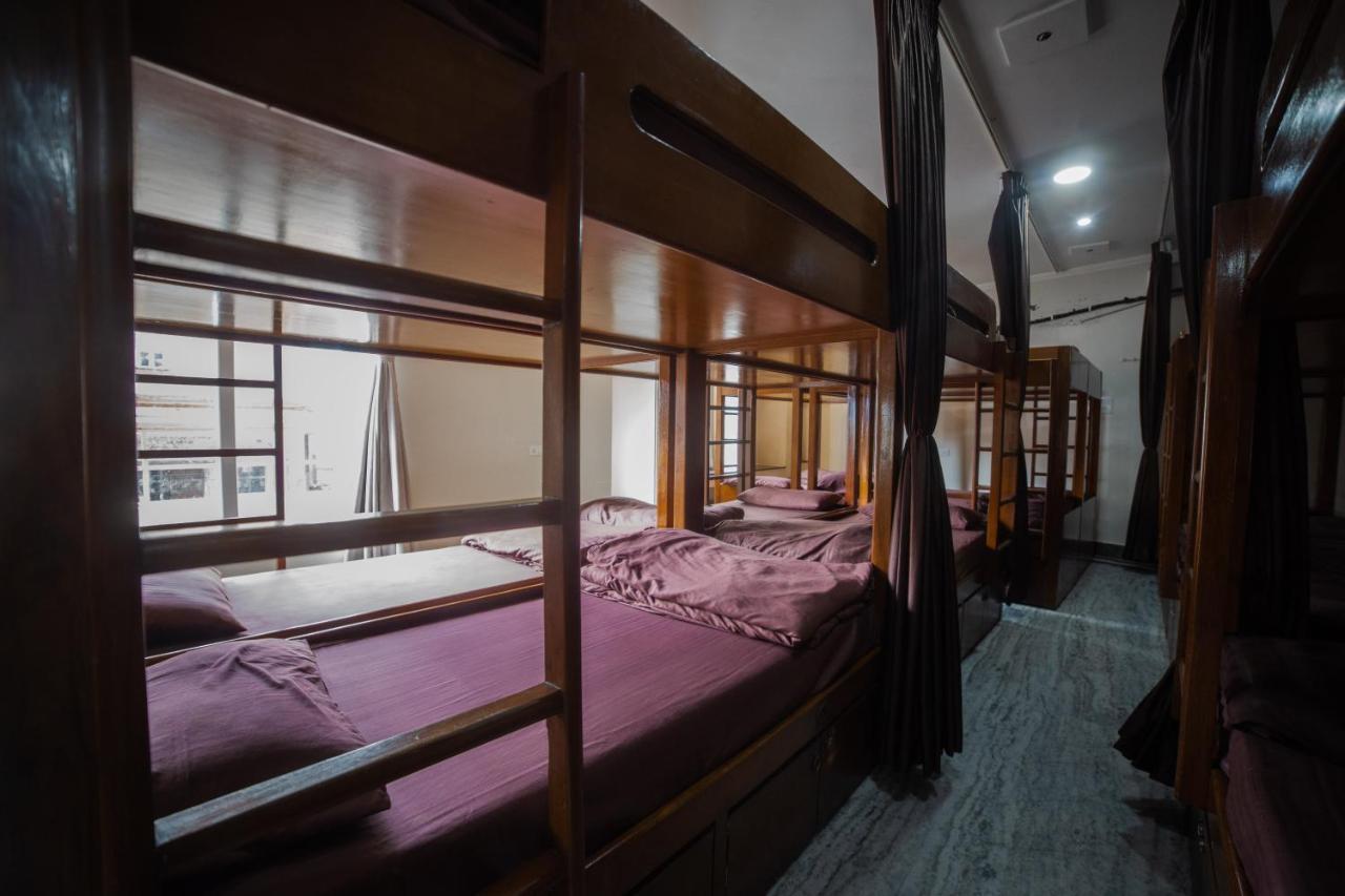 Pearl Courtyard Dormitory Варанаси Екстериор снимка