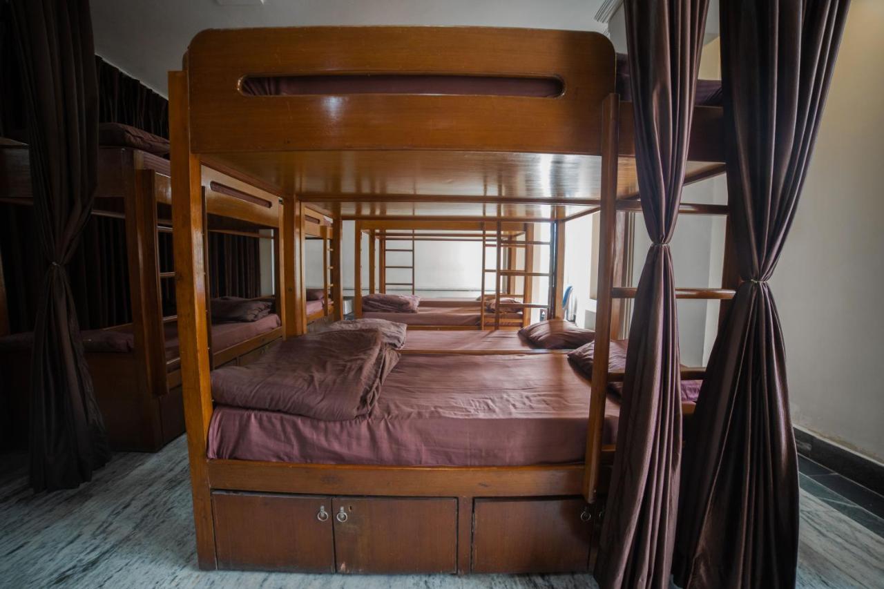 Pearl Courtyard Dormitory Варанаси Екстериор снимка