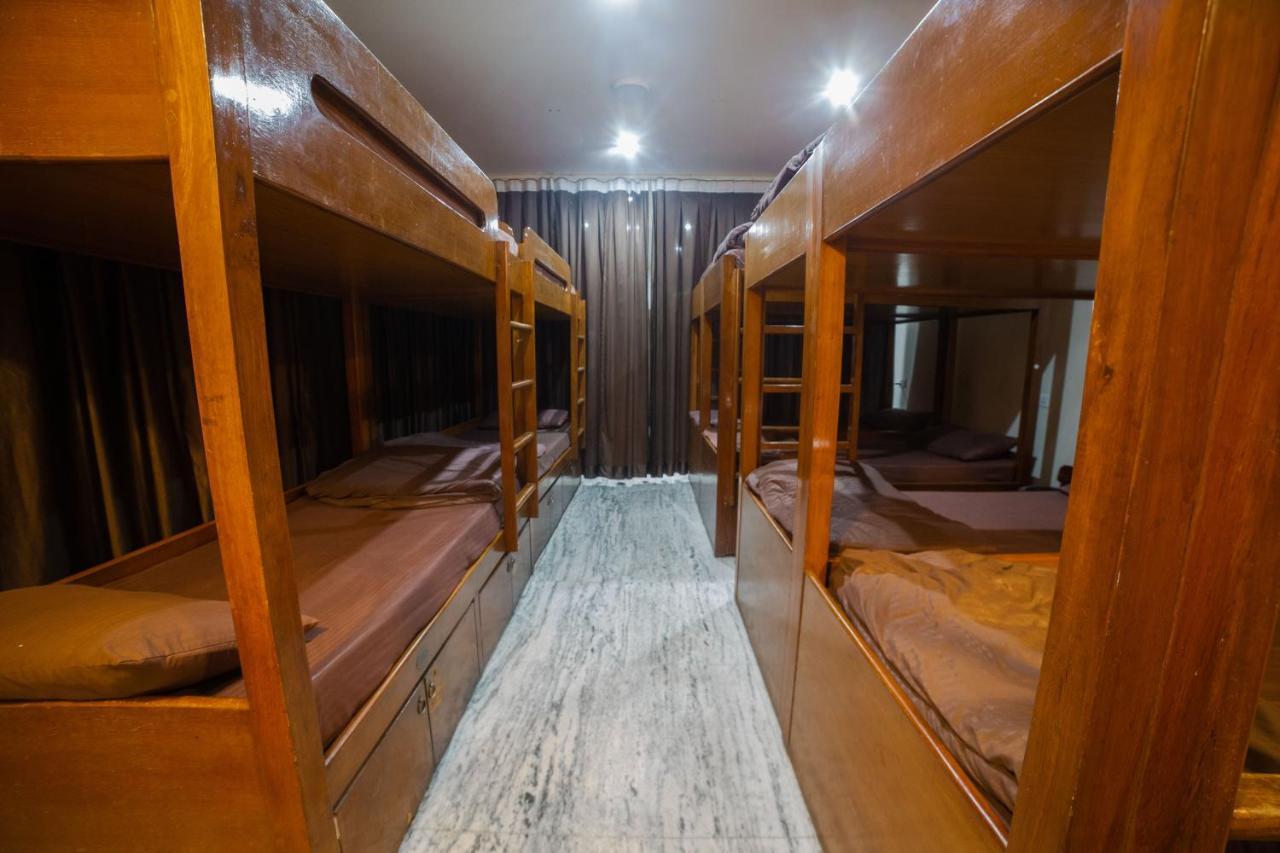 Pearl Courtyard Dormitory Варанаси Екстериор снимка