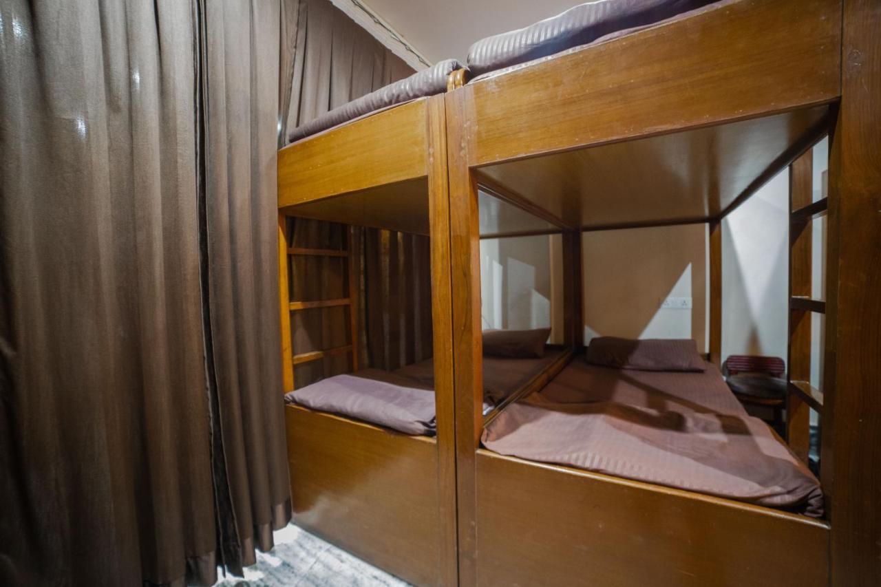 Pearl Courtyard Dormitory Варанаси Екстериор снимка