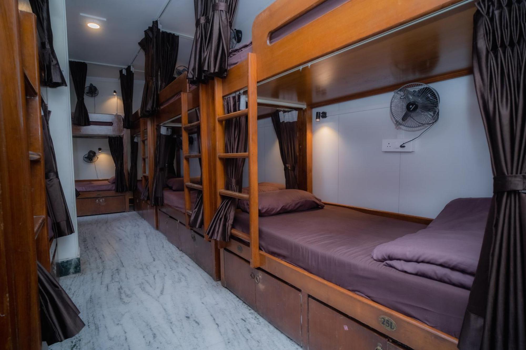 Pearl Courtyard Dormitory Варанаси Екстериор снимка