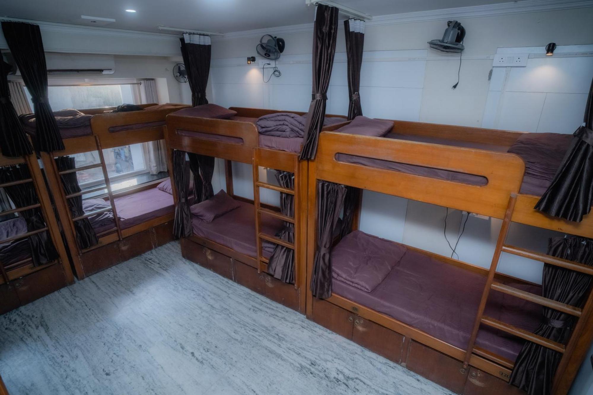 Pearl Courtyard Dormitory Варанаси Екстериор снимка
