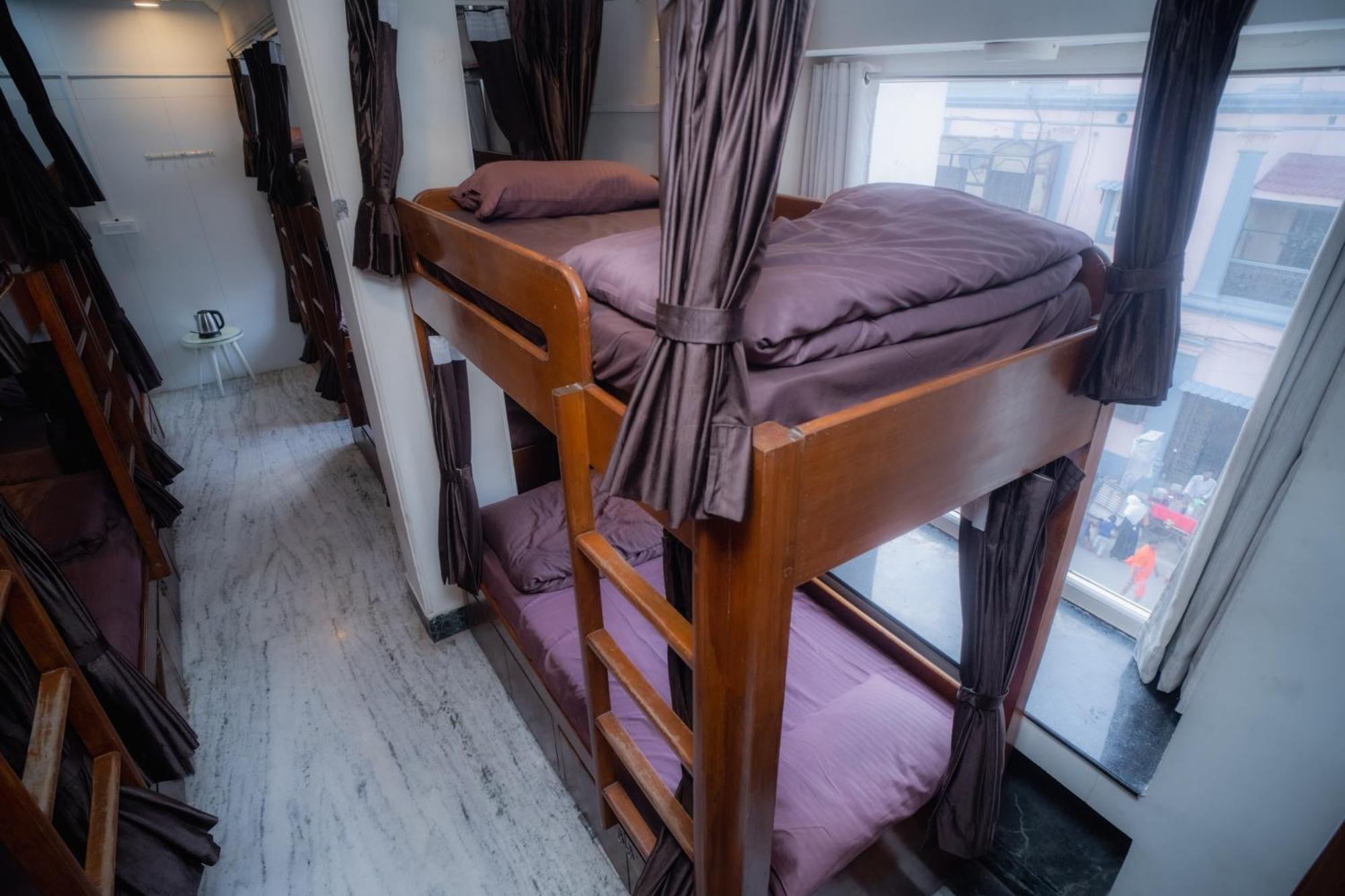 Pearl Courtyard Dormitory Варанаси Екстериор снимка