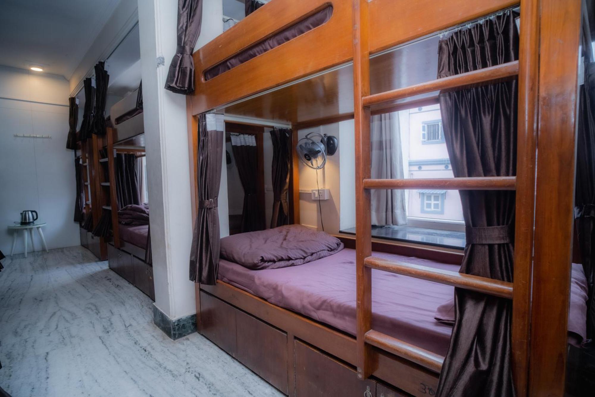 Pearl Courtyard Dormitory Варанаси Екстериор снимка