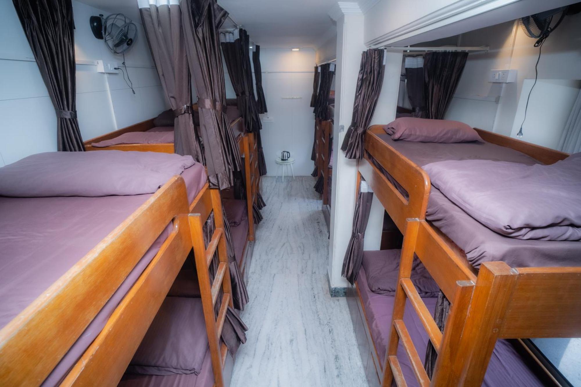 Pearl Courtyard Dormitory Варанаси Екстериор снимка