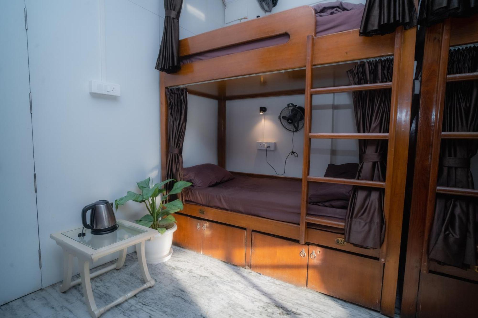 Pearl Courtyard Dormitory Варанаси Екстериор снимка