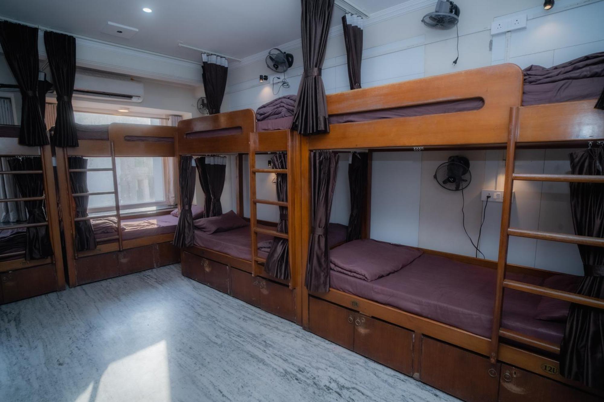 Pearl Courtyard Dormitory Варанаси Екстериор снимка