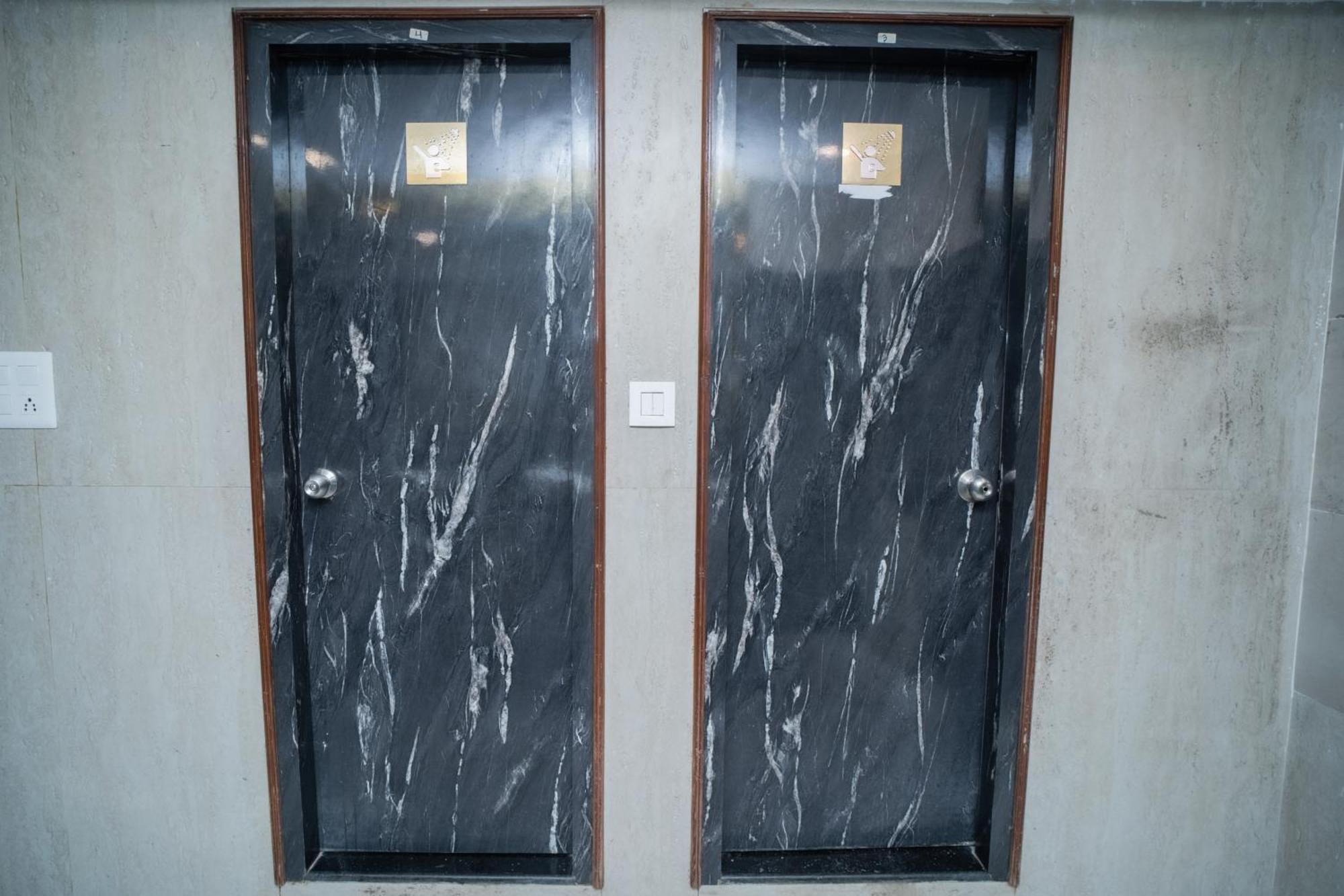 Pearl Courtyard Dormitory Варанаси Екстериор снимка
