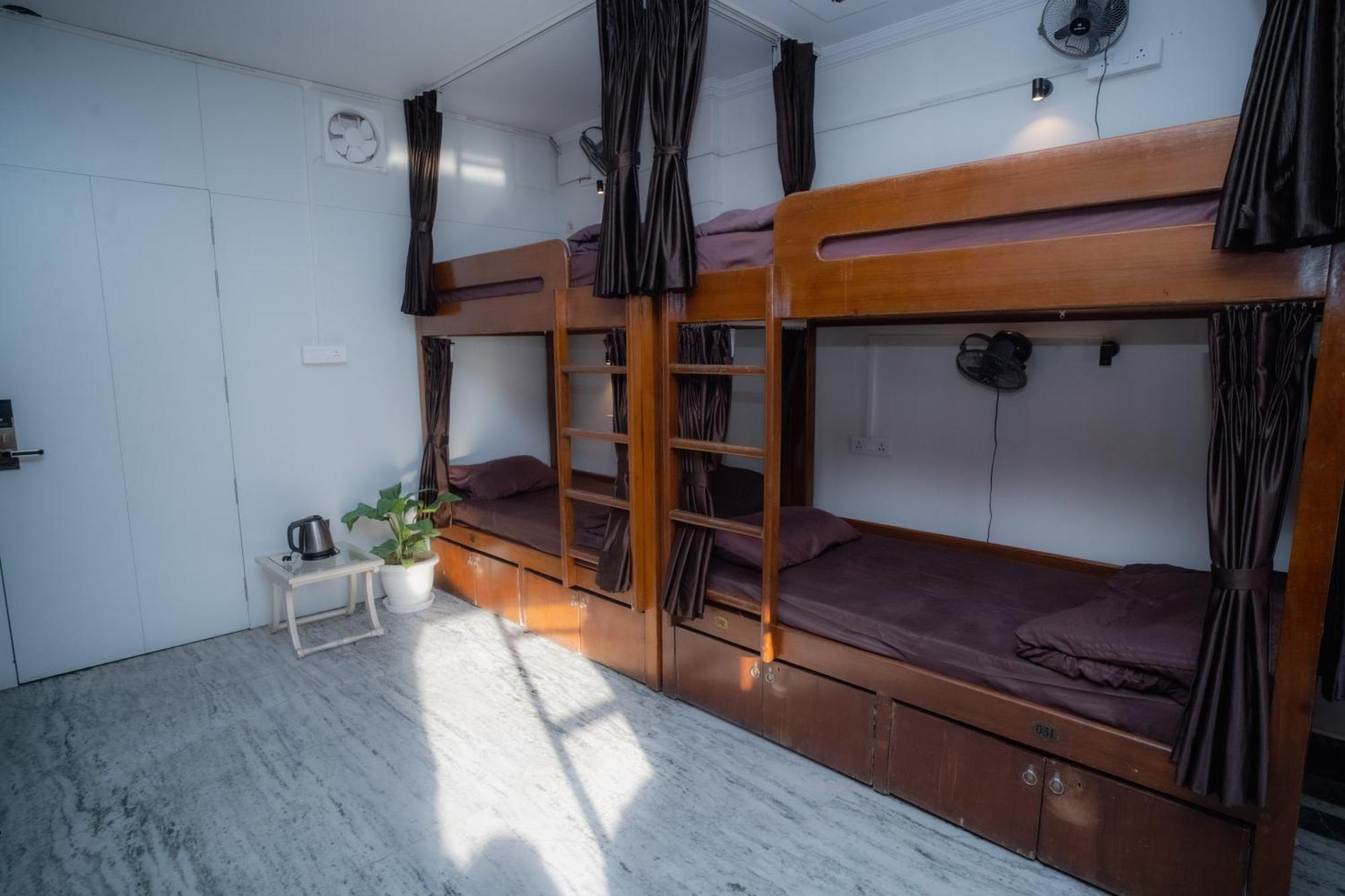 Pearl Courtyard Dormitory Варанаси Екстериор снимка