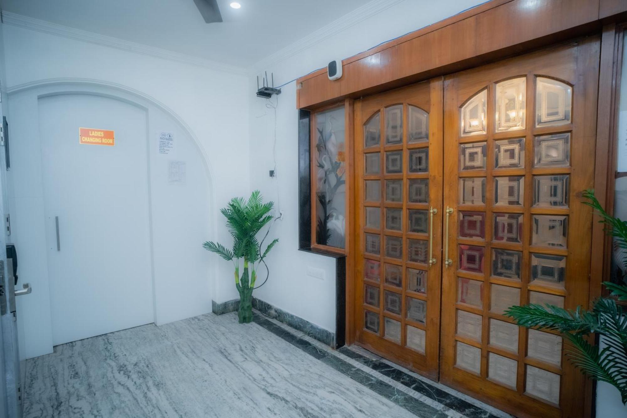 Pearl Courtyard Dormitory Варанаси Екстериор снимка