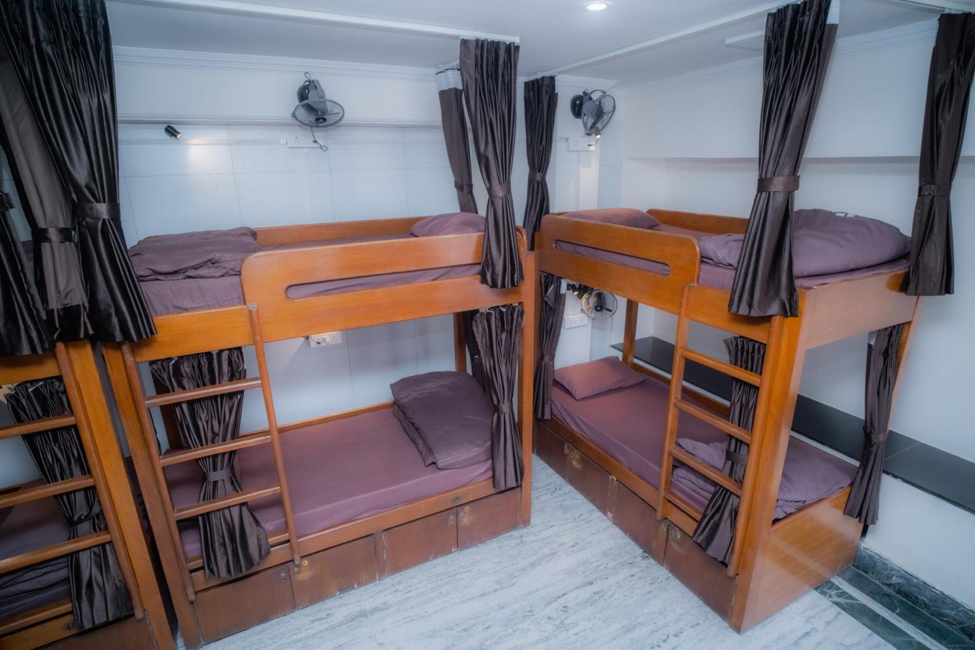 Pearl Courtyard Dormitory Варанаси Екстериор снимка