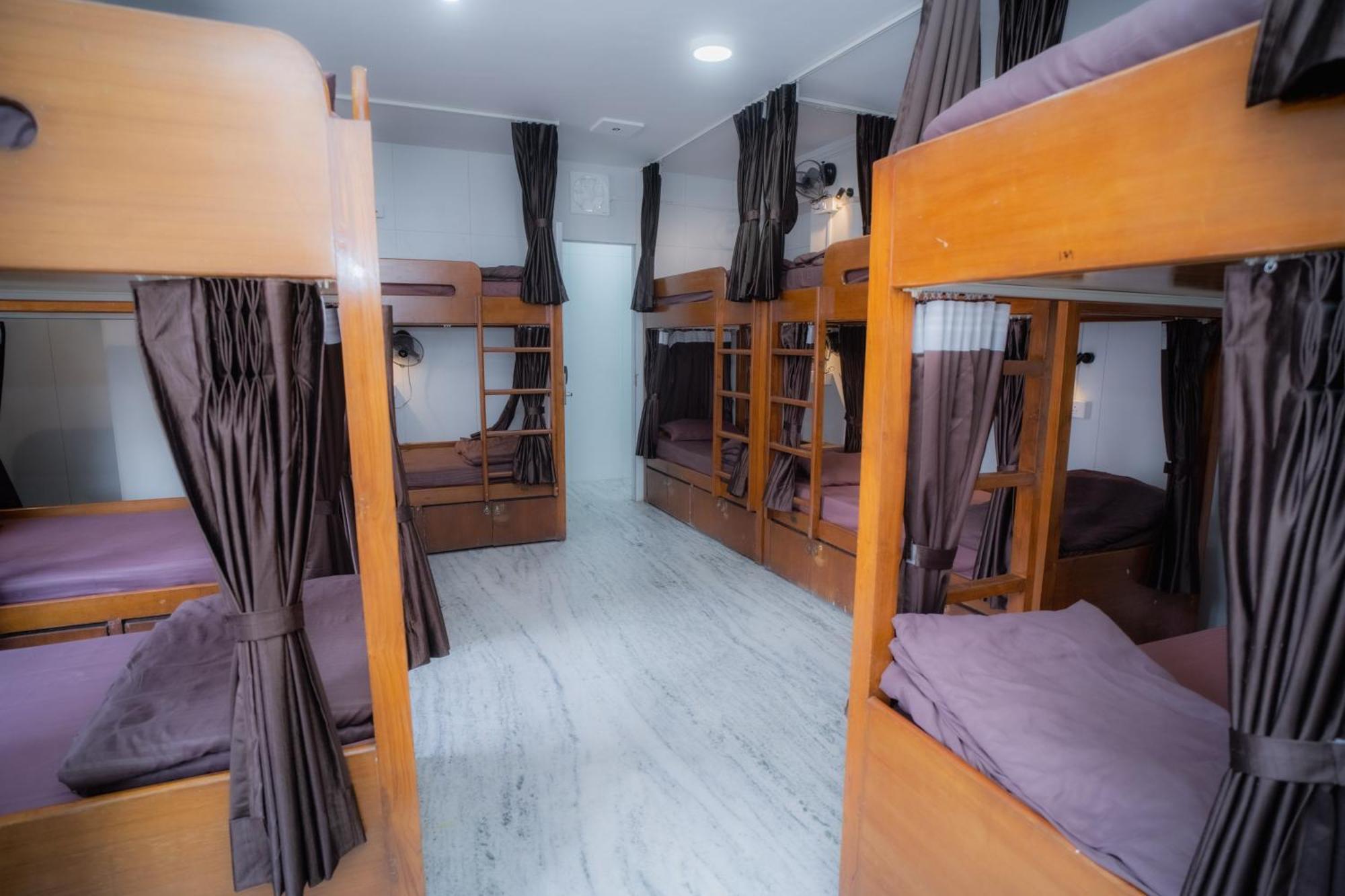 Pearl Courtyard Dormitory Варанаси Екстериор снимка