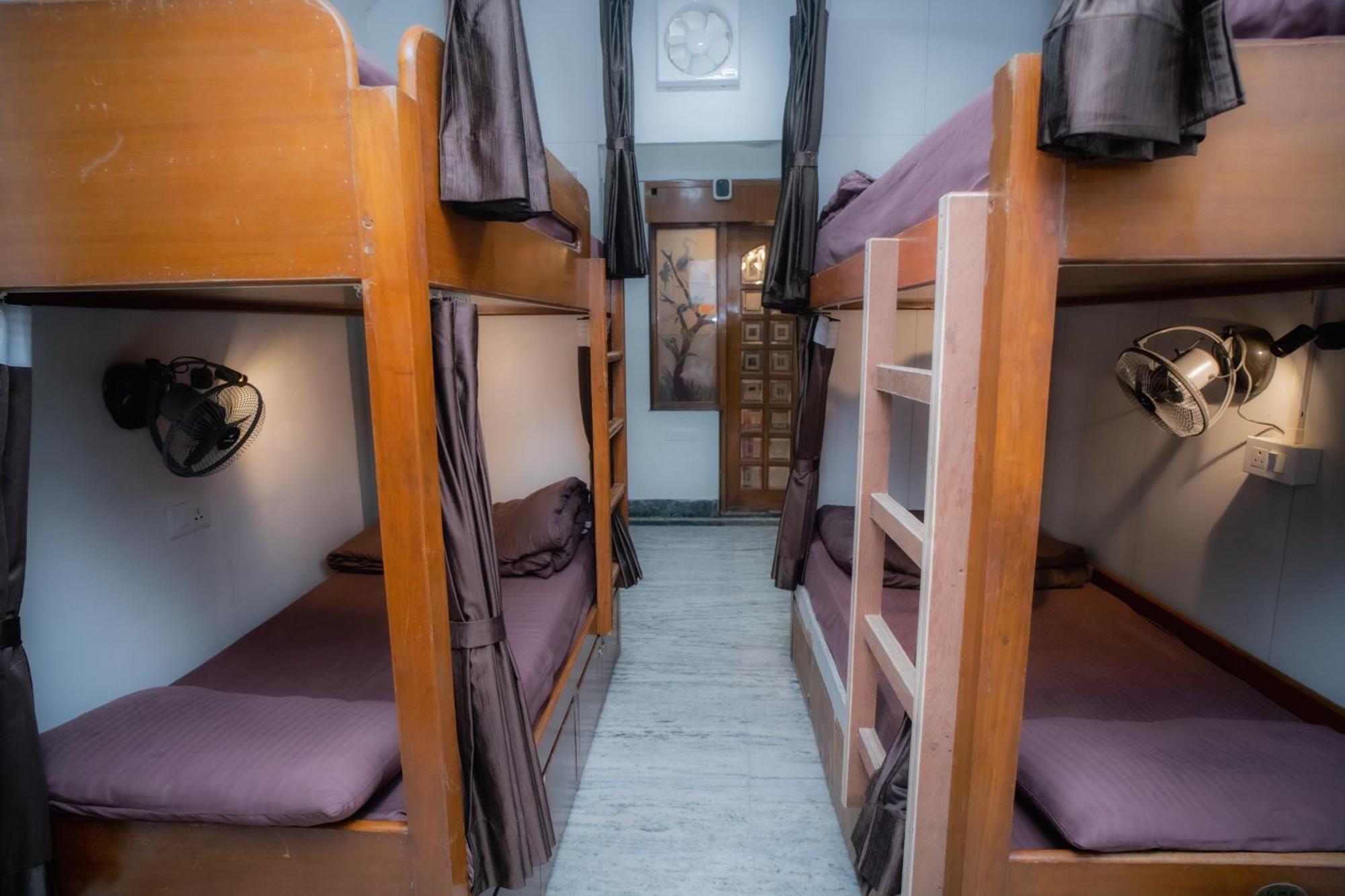 Pearl Courtyard Dormitory Варанаси Екстериор снимка